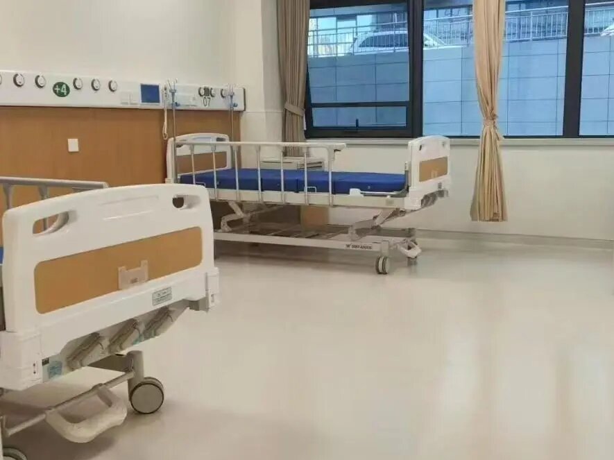 同質(zhì)透心地板的優(yōu)勢解析，為何適用于高流量場景